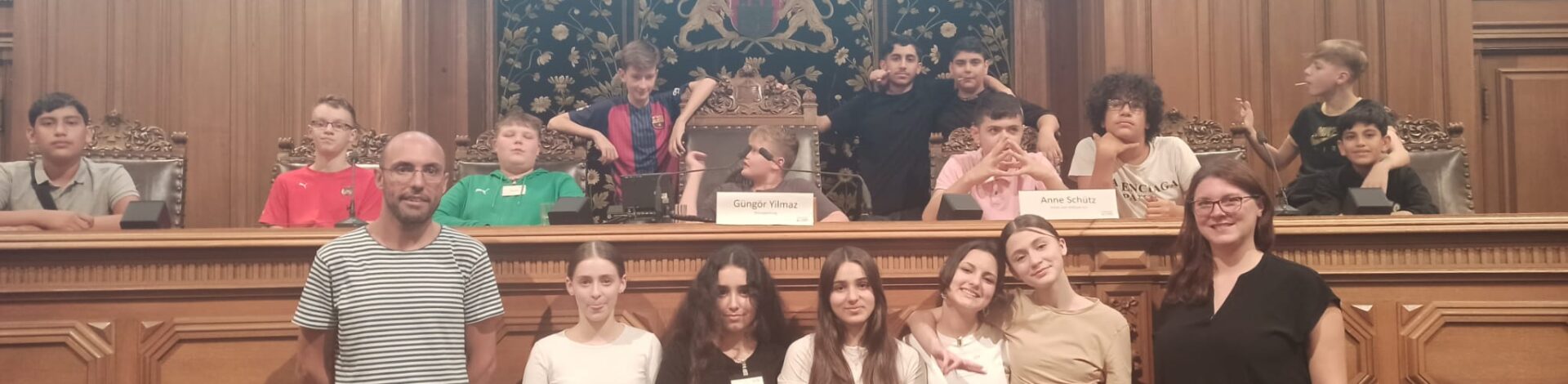 Jugend im Parlament: Klasse 8i besucht die Hamburgische Bürgerschaft