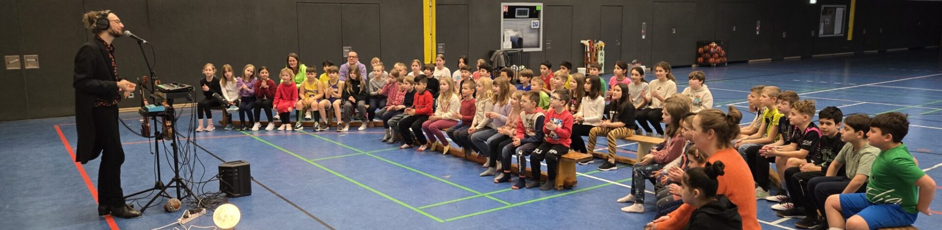 musikalischer Besuch in der Grundschule